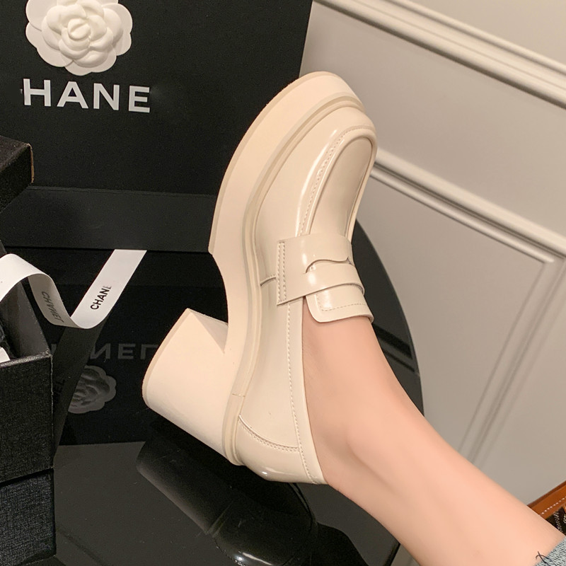 2023春新款真皮厚底英伦风小皮B鞋女粗跟松糕底米白色漆皮懒人单