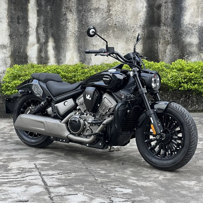 新款国四奔达黑旗500V型四缸水冷男士旅行代步复古巡航太子摩托车