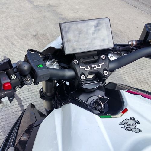 适用贝纳利黄龙600p手机S充电器蓝宝龙302改装车载快充接口