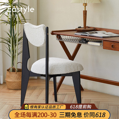 复古法式奶油风软包餐椅侘寂v北欧网红椅子靠背小户型家用实木家