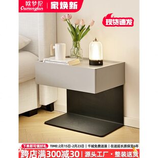 极简酒店式新款悬边柜空悬浮床头柜宾馆抽屉房客钢板意实木床式