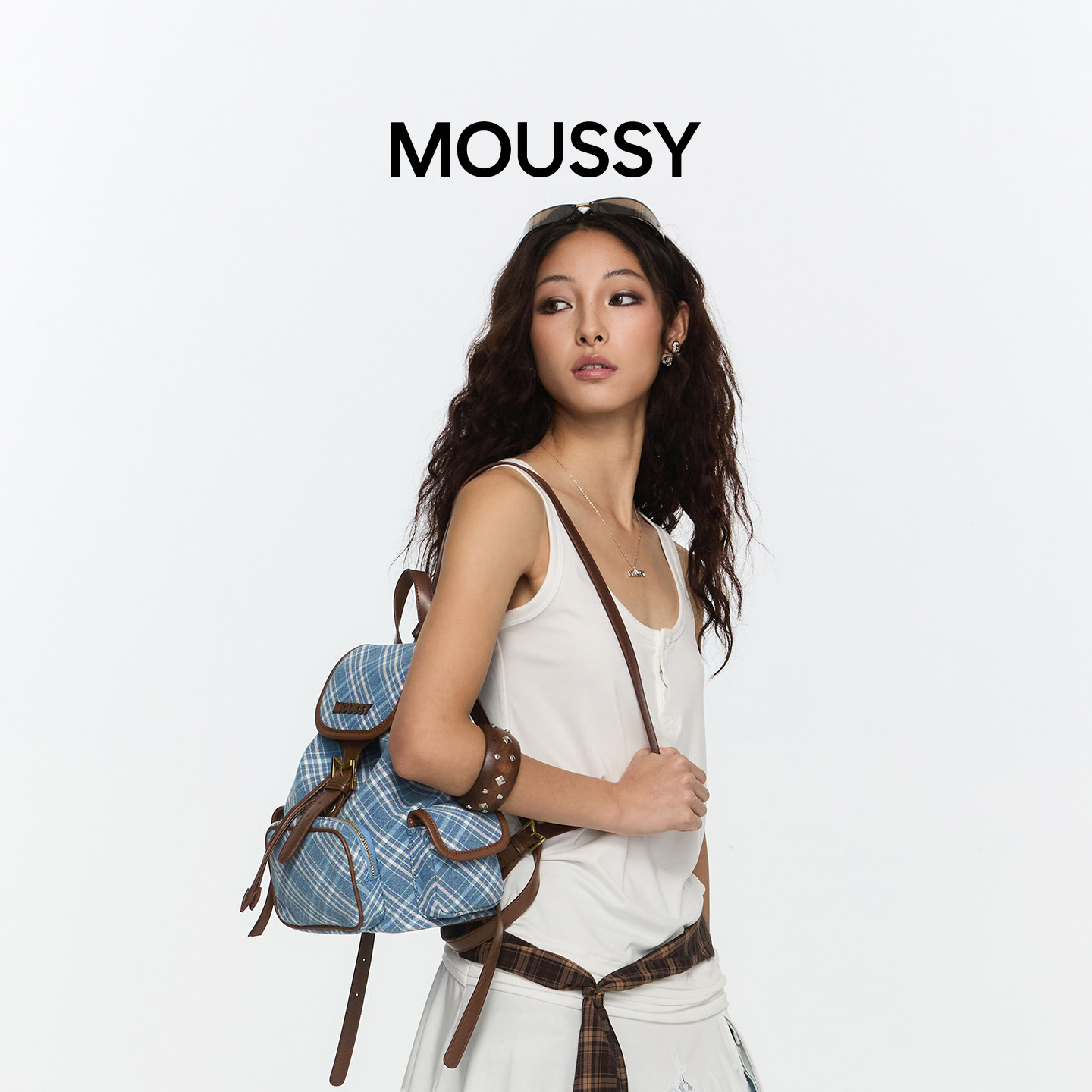 Moussy休闲酷感格纹双肩包女2026新款外出轻便高颜值复古牛仔背包