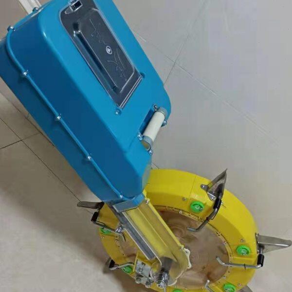 手推式玉米施肥器深层土下追肥神器手动新款滚轮施肥机小型多功能