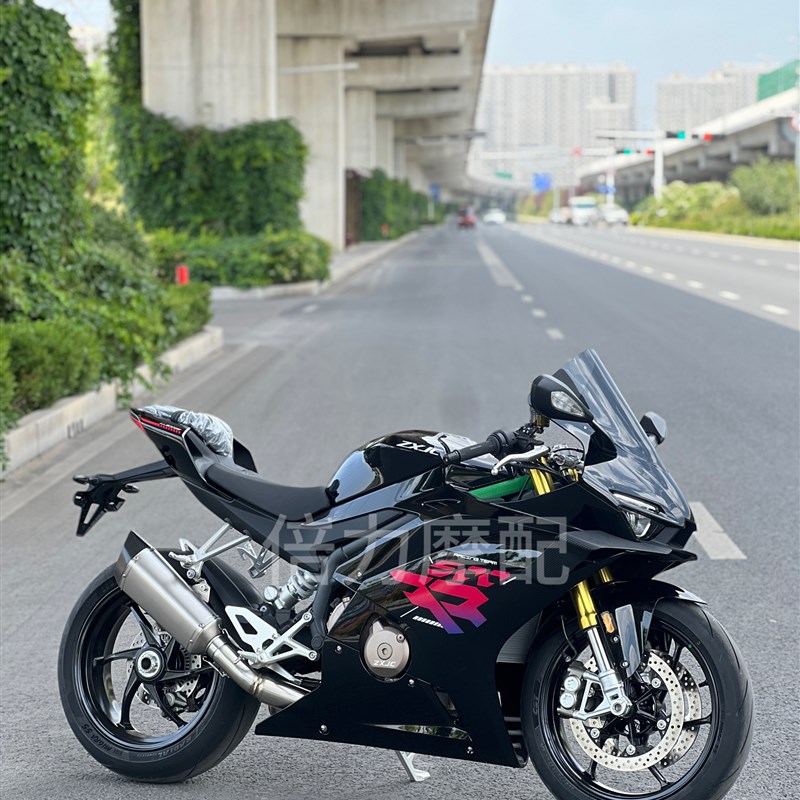 适用2025张雪机车500RR 竞技风挡 加高风挡 前挡风玻璃改装配件