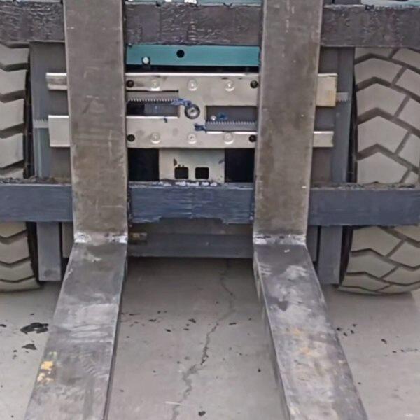 叉车调距器加装叉齿电动调节叉车电动调距叉叉齿电动调节调距货叉