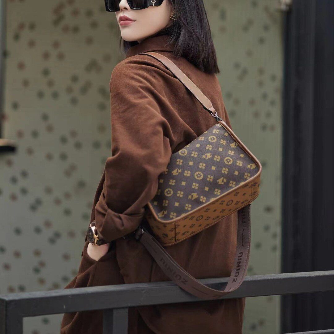 2025年新款中老年女士斜挎包