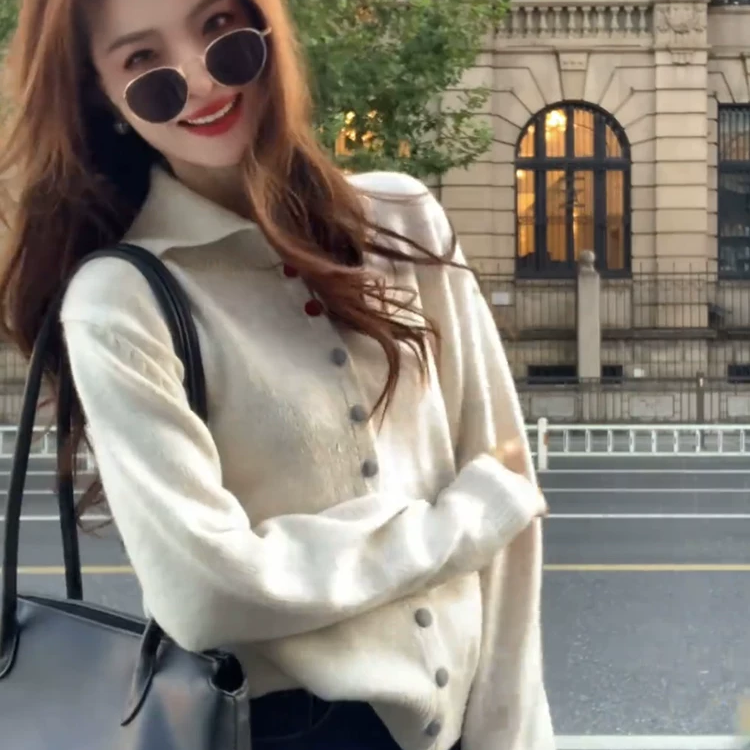 韩系翻领单排扣针织polo衫白色毛衣女秋冬高级感宽松慵懒外套上衣