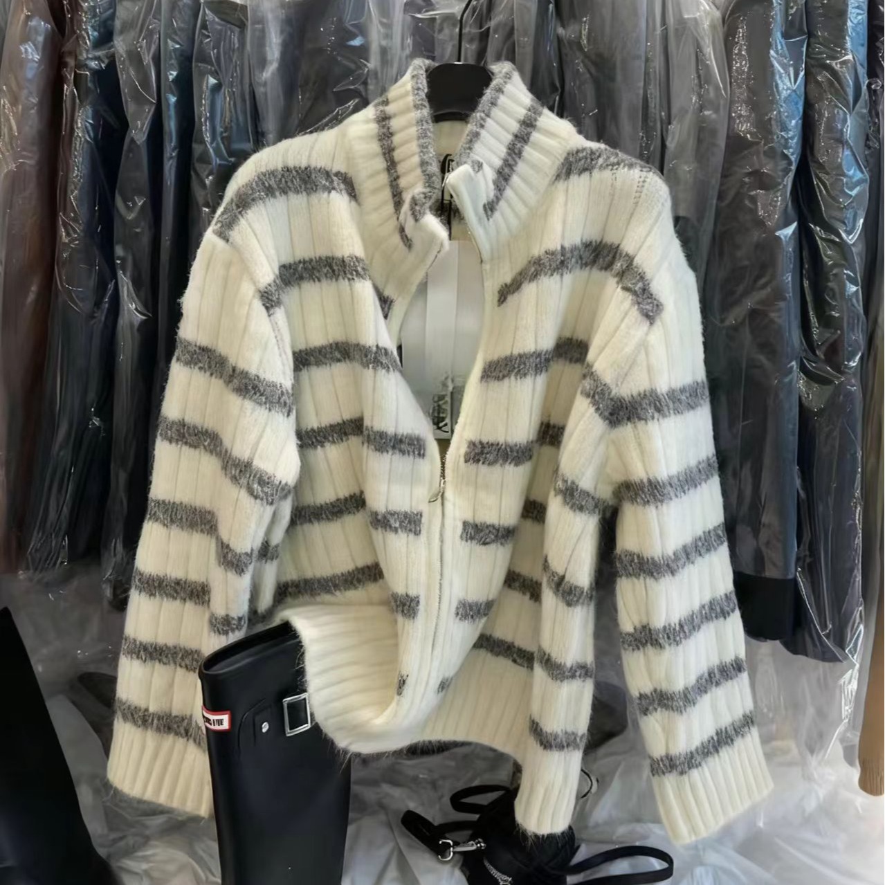 十三行2025秋季新款韩版百搭宽松显瘦立领条纹针织开衫毛衣外套