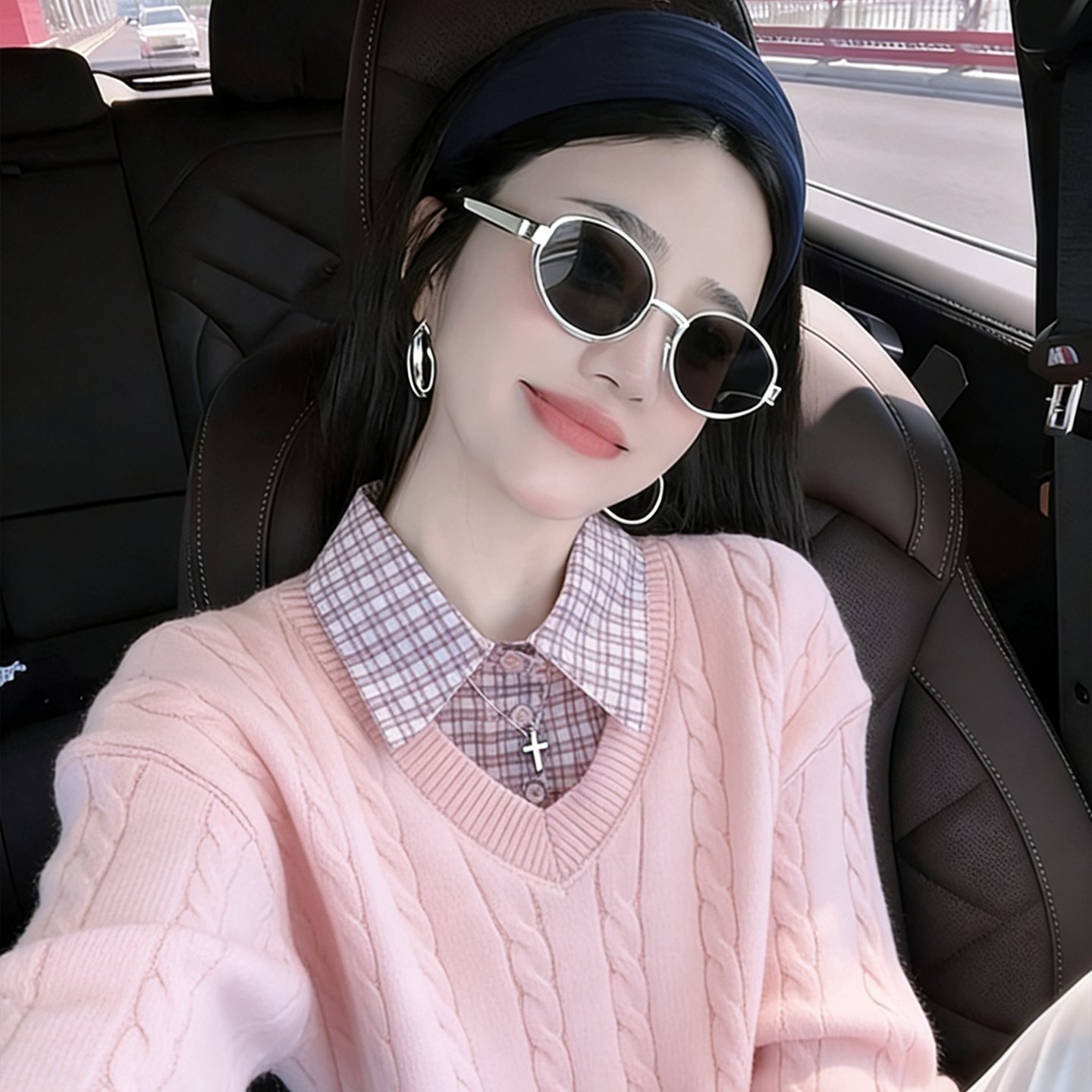 学院风粉色格子拼接麻花纹针织衫女秋冬2025新款韩系减龄软糯毛衣