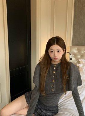 OKJJ设计感灰色毛衣修身针织上衣女收腰长袖斗篷披肩外套两件套