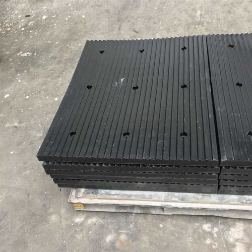 橡胶实心减噪板停车场上下坡减速减震板车库缓冲带汽车车轮防滑垫