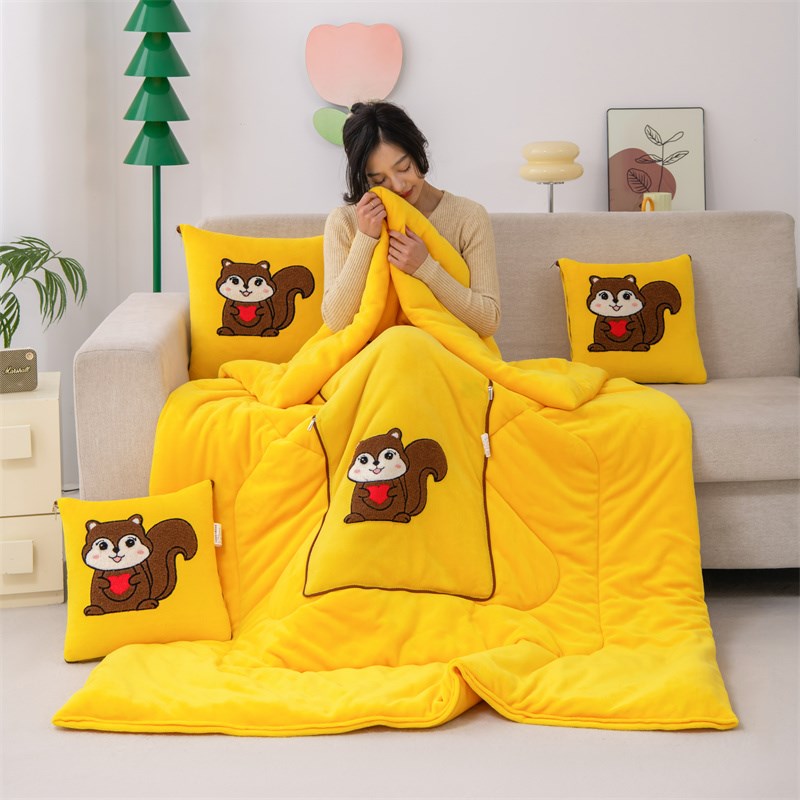 加厚牛奶绒抱枕被l子汽车载靠枕两用冬季办公室沙发折叠午睡枕头