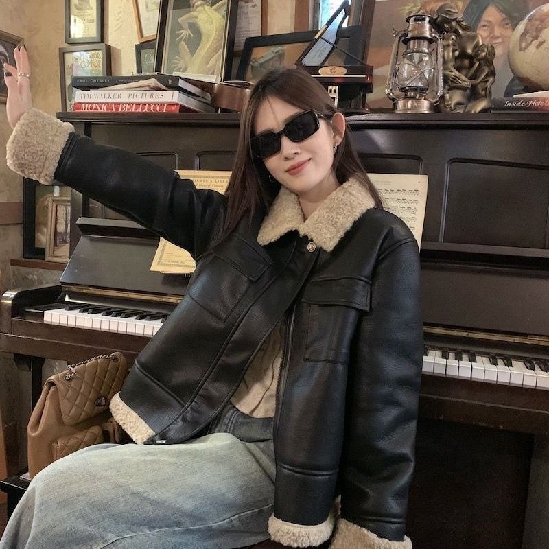 翻领PU皮衣外套女冬季加厚保暖皮毛一体夹克宽松上衣大码毛绒拼接