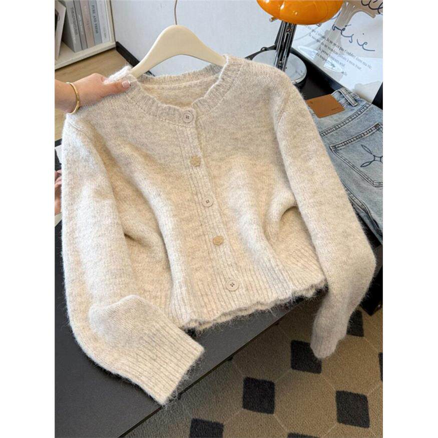 韩系慵懒风正肩毛衣外套女秋冬款大码胖mm巨好看短款针织开衫上衣