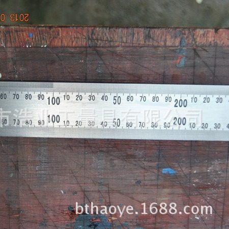 2.5m 缝纫机钢尺 木工机械尺 玻璃推刀钢尺 排钻钢直尺 刻度盘