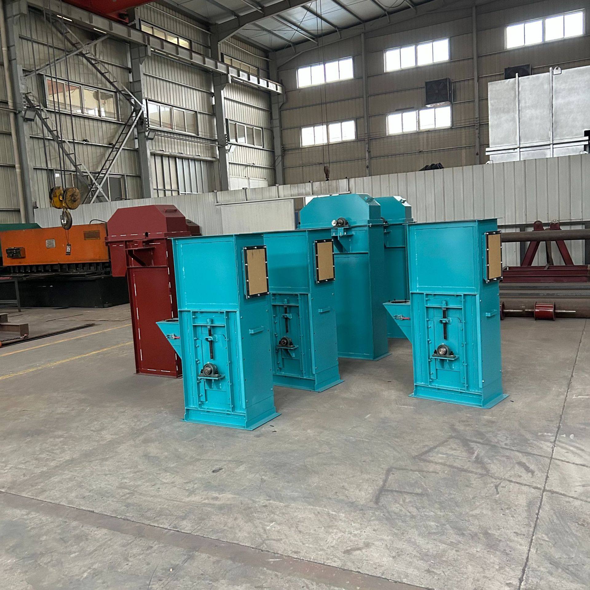 晟图尼龙片大产量自动化输送设备 大产量全封闭斗式提升机