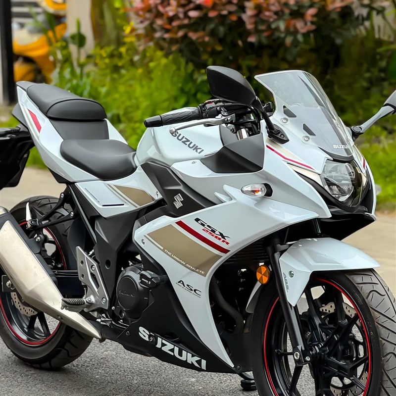 新款国四铃木GSX250CC双缸水冷跑车男士燃油代步公路赛趴赛重机车