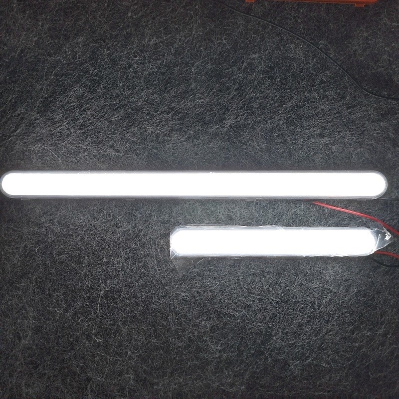 汽车摩托车货车12V24V通用高亮日行灯刹车灯侧边尾箱防追尾警示灯