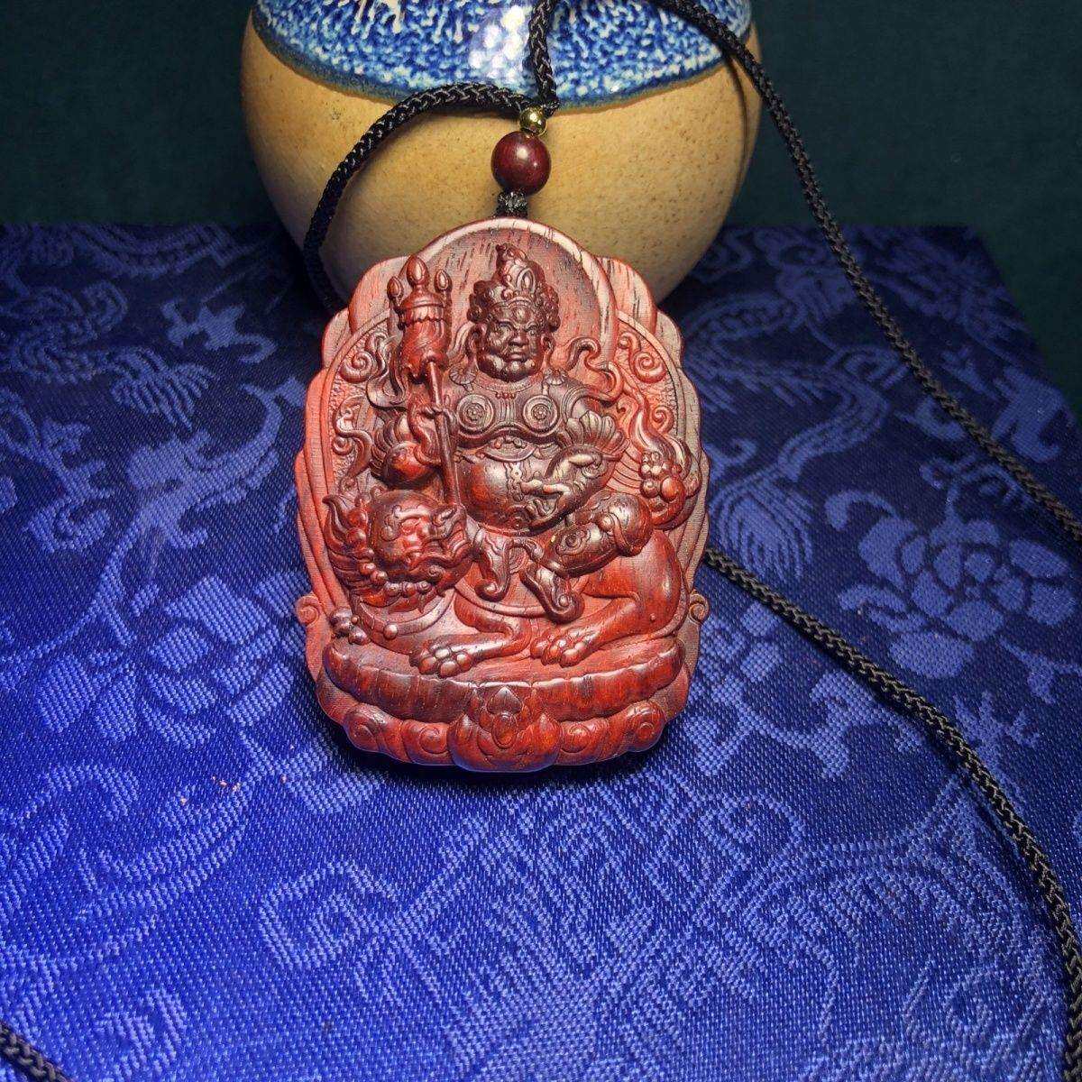 精品印度小叶紫檀木作精雕刻黄财神木雕无事牌46牌木雕挂脖男女款