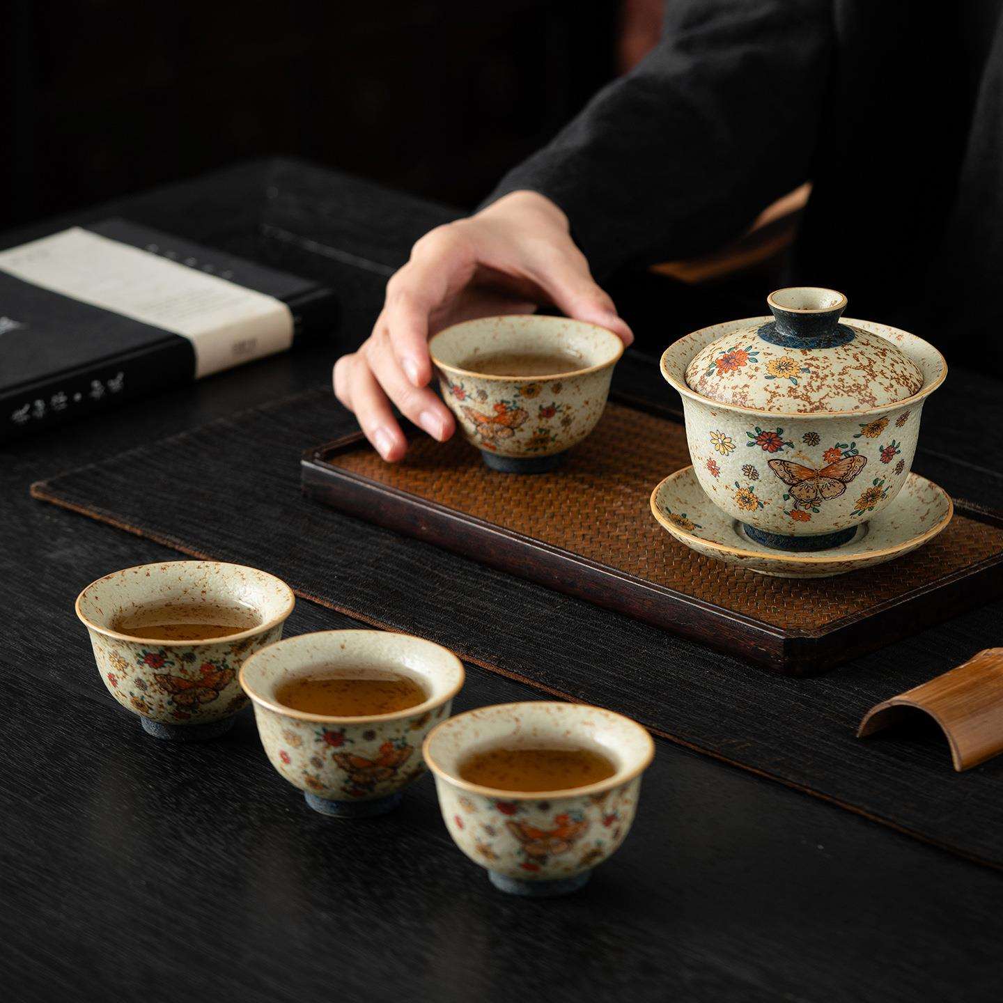 缠枝莲手绘青花火石红西施壶高档陶瓷茶壶盖碗茶杯便携泡茶小套装
