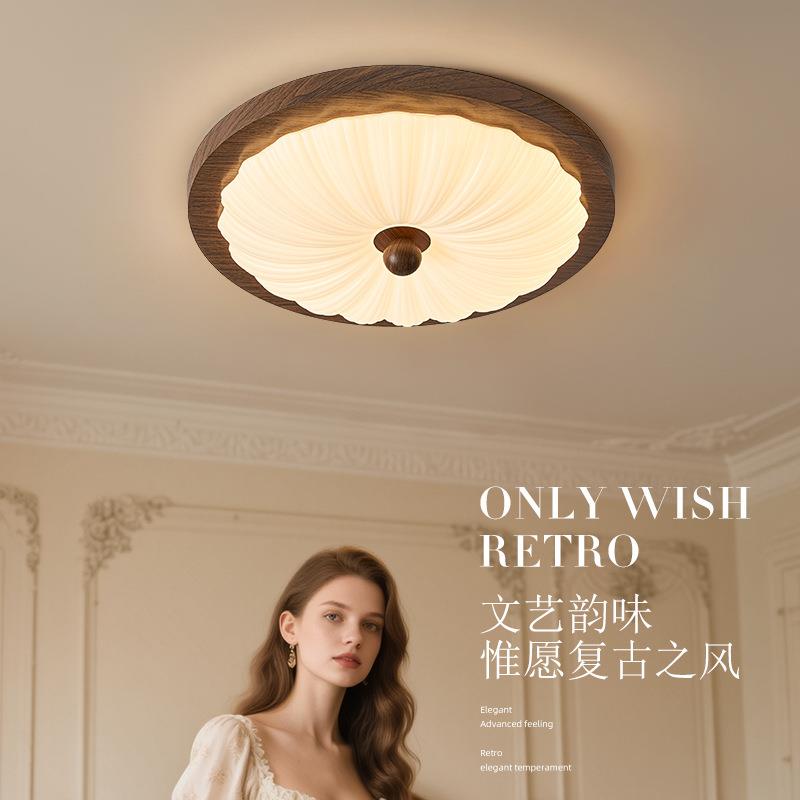 全光谱日式卧室吸顶灯中古护眼主卧灯美式复古胡桃木纹房间贝壳灯