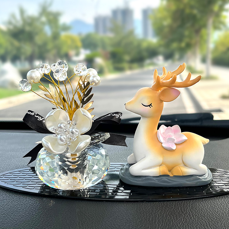 一路平安鹿汽车摆件m创意个性车载女生中控台车内装饰用品2022新