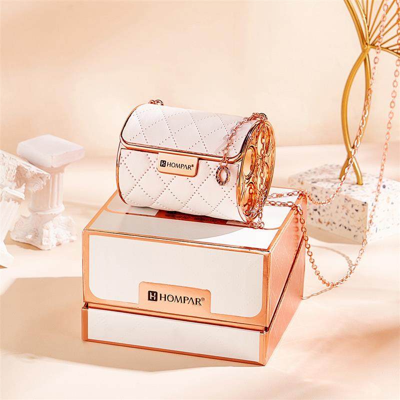 奢宠皮包柔雾口红丝绒雾面不掉色不沾杯四支皮革装套盒