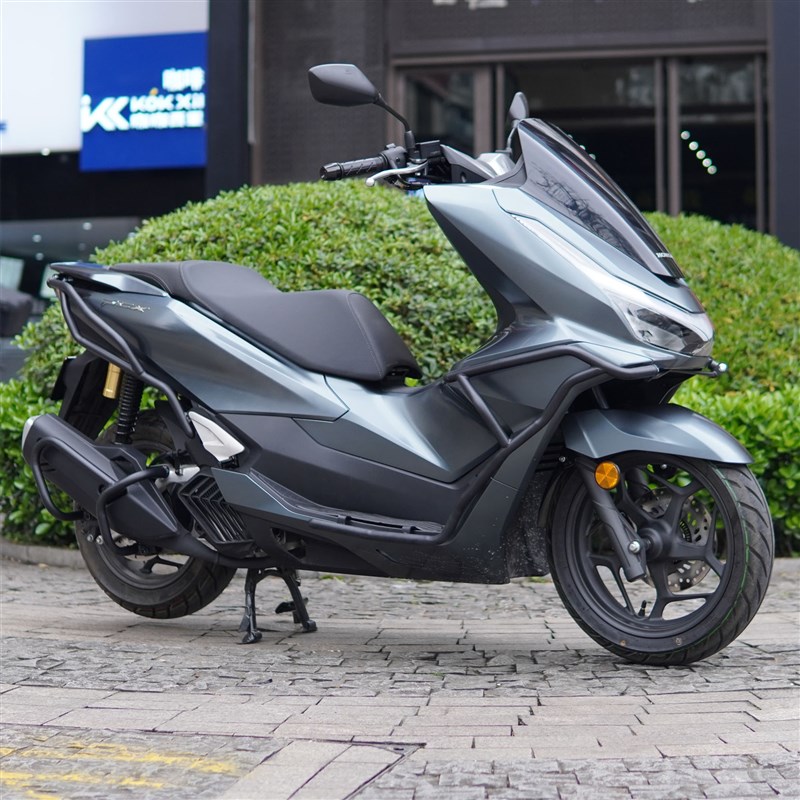 适用新款本田PCX160保险杠前后防摔防撞杆排气护杠WH150T-2尾货架