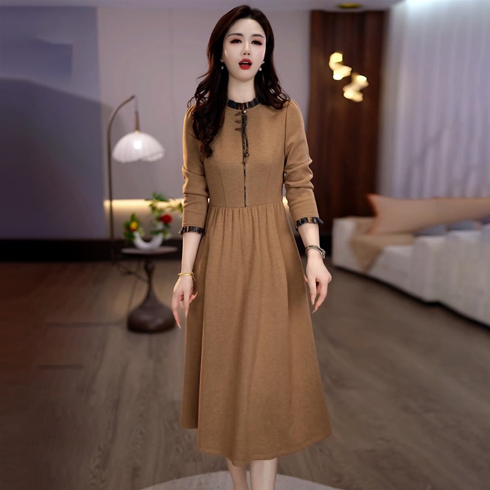 高端精致气质连衣裙女2026秋季新款妈妈装遮肚子修身显瘦中长裙子