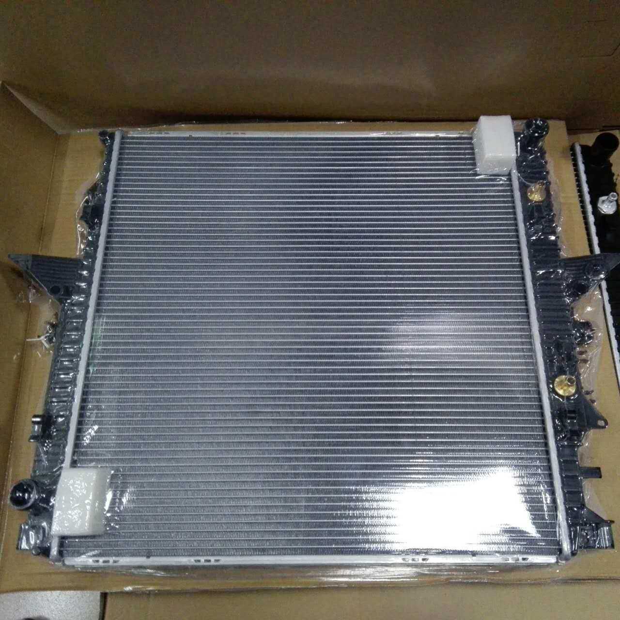 汽车水箱散热器 汽车水箱 冷却冷凝 适用路虎揽胜运动 LR021777,玩具/童车/益智/积木/模型,其它,淘宝优惠券,粉丝福利购,淘宝优惠卷