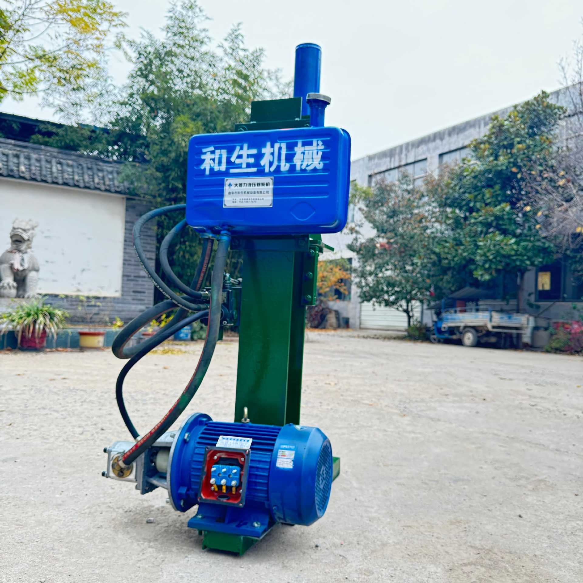 小型立式劈柴机家用杨木木墩劈柴机器果木木炭木条取暖破木神器
