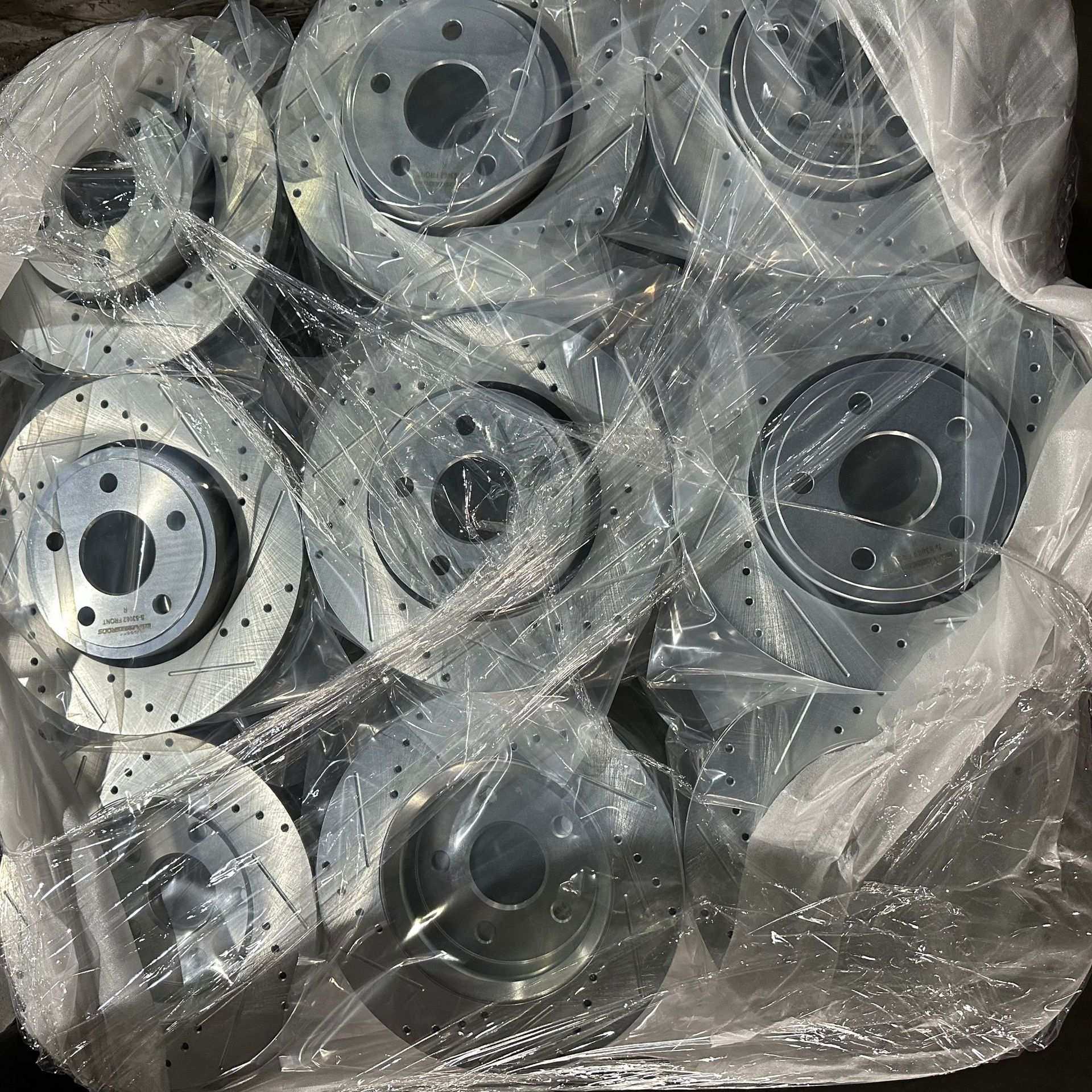 52124762AB适用吉普道奇大切诺基 (WK, WK2)打孔划线刹车盘53062,3C数码配件,USB灯,淘宝优惠券,粉丝福利购,淘宝优惠卷