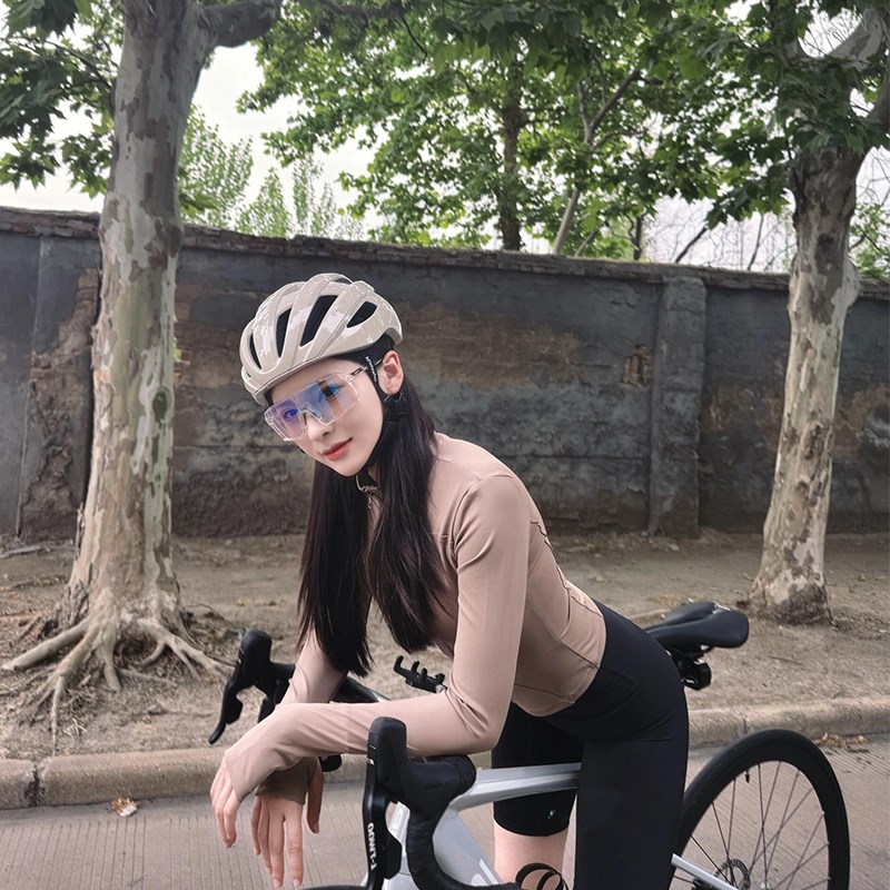公路车骑行头盔女户外城市骑行自行车山地车男款夏季透气安全帽