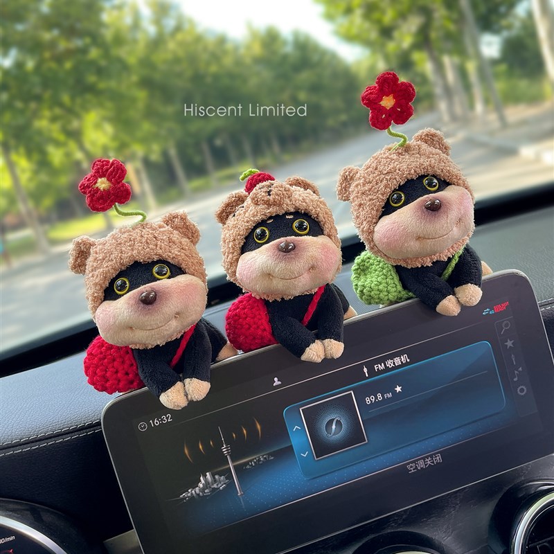2025新款汽车屏幕摆件可爱蜜蜂小狗车载玩偶公仔车V内饰品女生礼