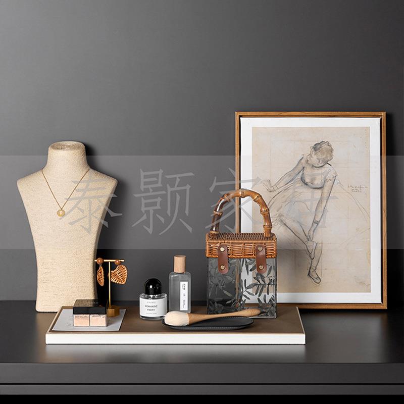 现代简约样板间衣帽间衣柜衣橱女士服饰软装装饰品摆件