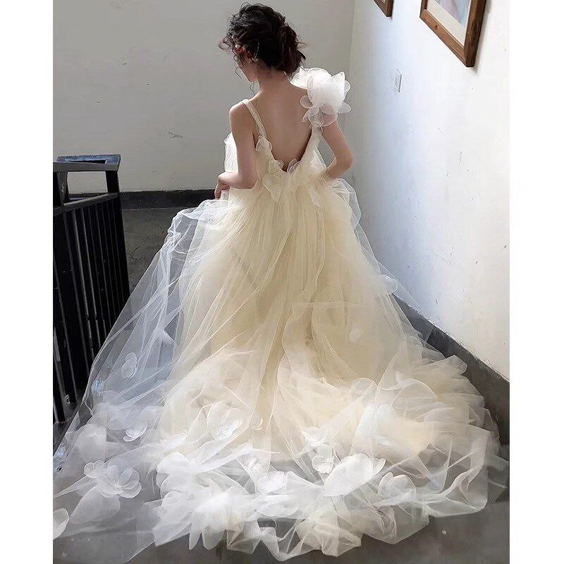 吊带小众晨袍女新娘轻婚纱2025新款订婚礼服裙小个子高级感出门纱图片