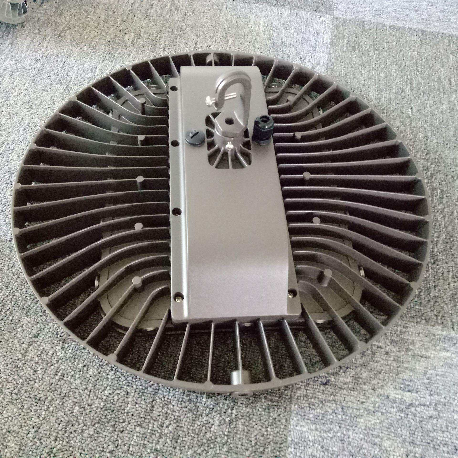 厂家直销高档市电款100WLED工厂灯厂房灯698型足瓦高光效