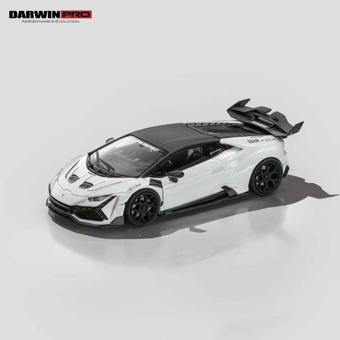 KM/KingModel兰博基尼飓风小牛达尔文改装版白色1/64合金车模图片