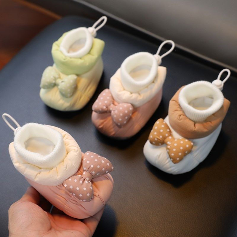 婴儿鞋袜新生儿女宝宝软底步前鞋冬季加绒保暖棉鞋防掉可爱小月龄