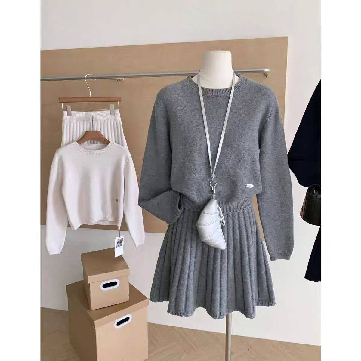 2024秋冬简约针织外穿套装女纯色圆领套头遮肉毛衣百褶裙两件套潮