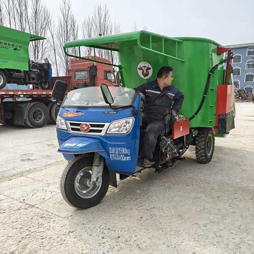 车载式立式搅拌撒料车5立方全日粮撒草机养殖设备秸秆粉碎投料机