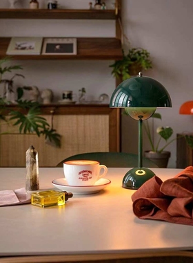 丹麦花苞台灯充电无线可移动简约客餐厅床头触摸调光VP9经典台灯
