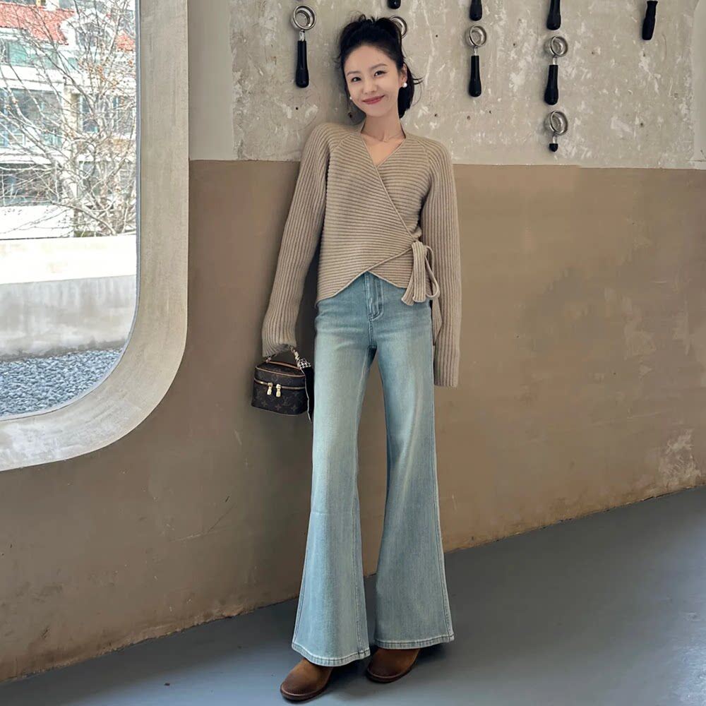 浅蓝色不贴腿微喇牛仔裤女2026春秋新款高腰宽松小个子弹力喇叭裤