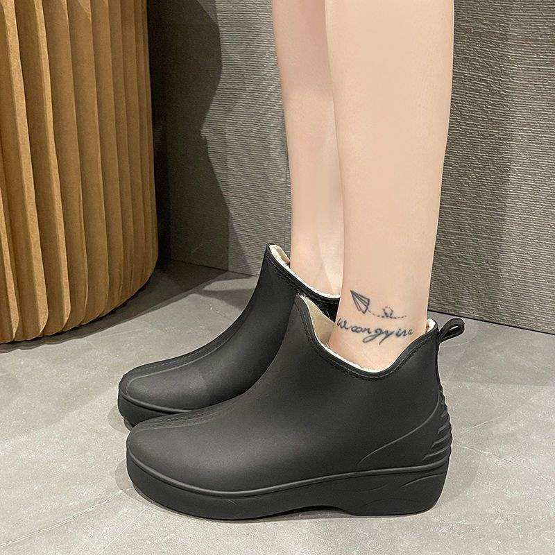 洋气新款加厚雨鞋女款防滑加绒女士雨靴短筒时尚雨鞋女成人防水靴