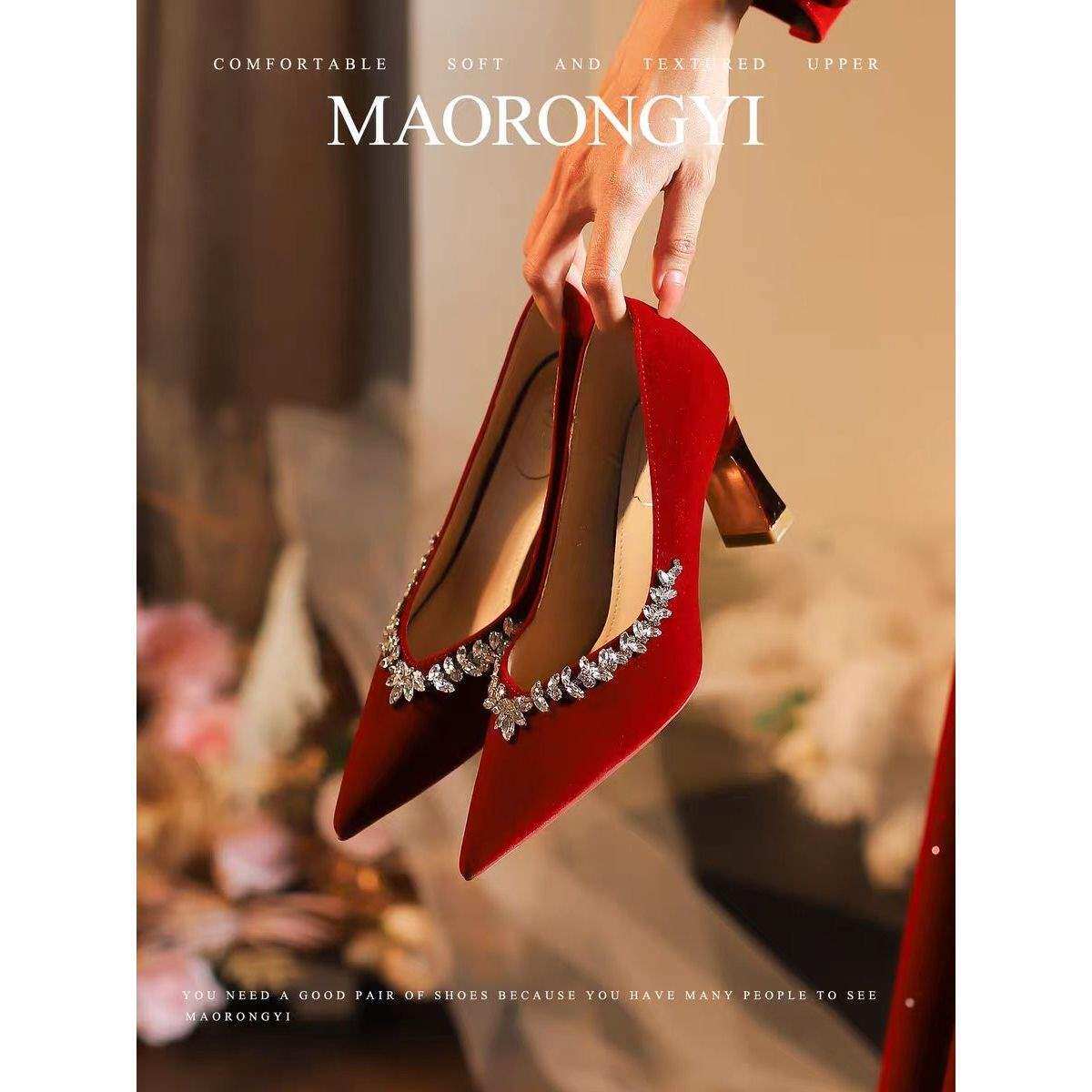 尖头水钻红色绒面秀禾婚鞋女2025新款不累脚粗跟高跟鞋中式新娘鞋