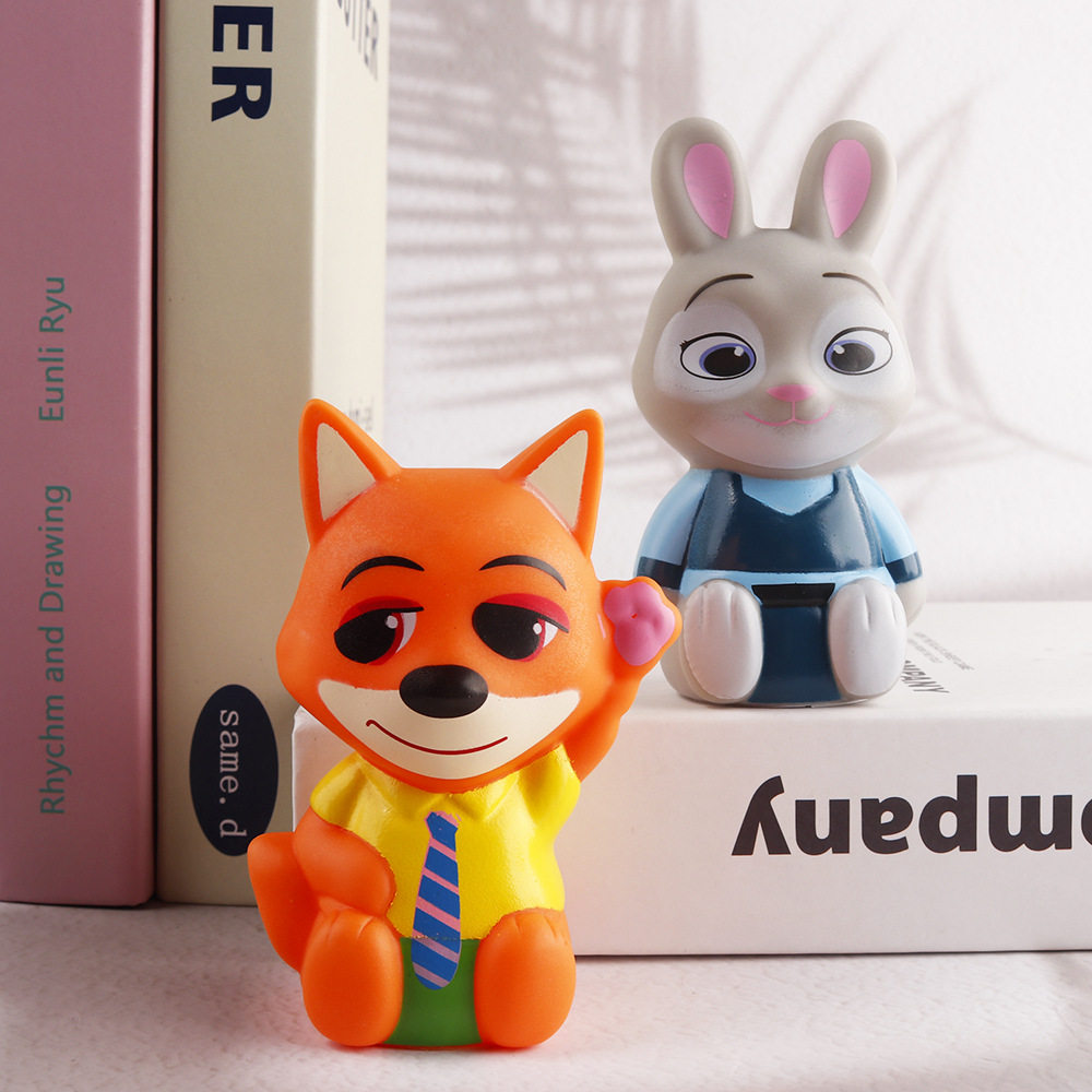 疯狂动物城2朱迪尼克搪胶带灯光卡通公仔儿童节蛋糕装扮摆件