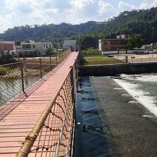 景区水上吊桥农庄木质景观人行吊桥铁索桥户外空中悬索铁链桥厂家