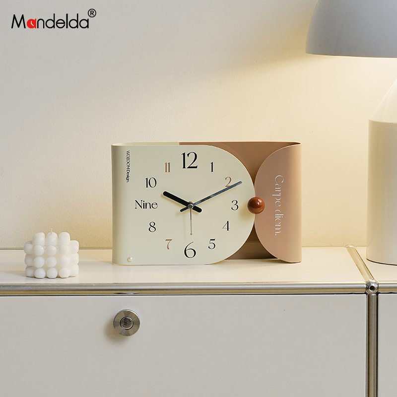 Mandeclda免打孔2024新款奶油风挂钟客厅家用欧式钟表创意时钟挂