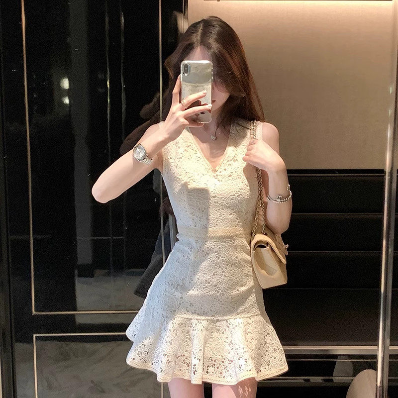 法式纯欲V领无袖蕾丝洋装