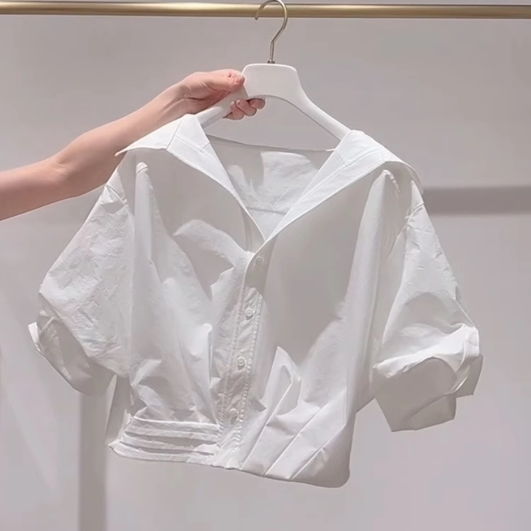 白色翻领泡泡袖t衬衫女夏